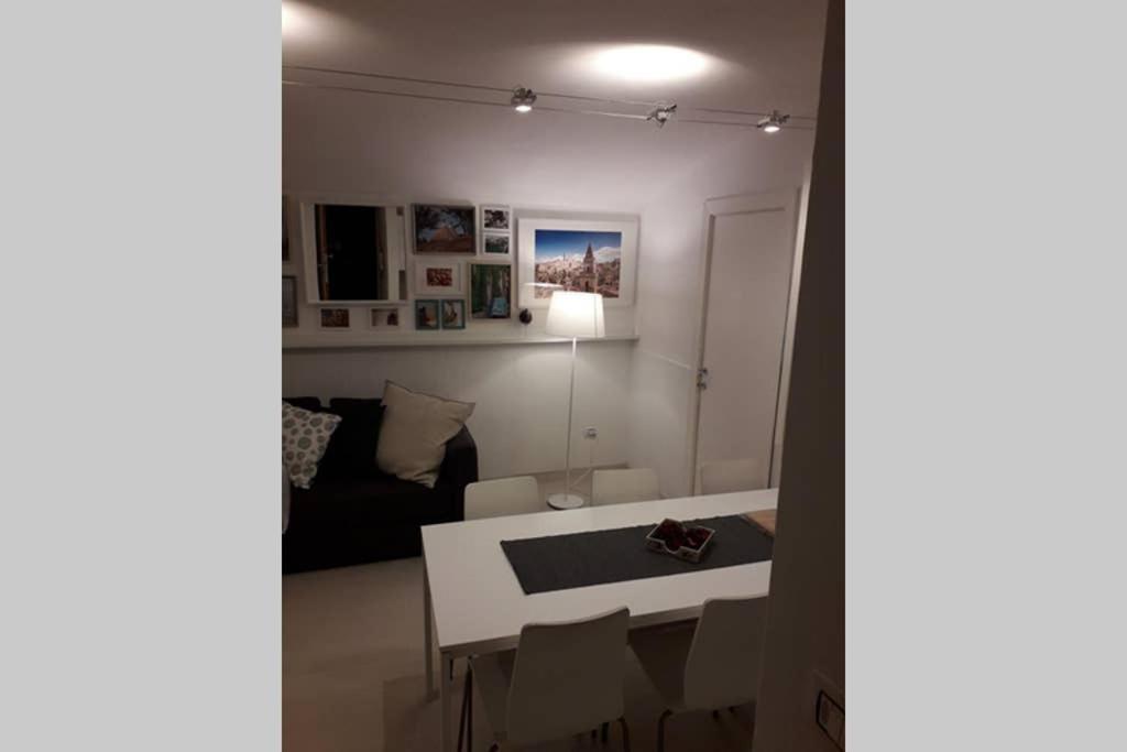 Cattaro Street - Apartment Near The Sea Bari Bagian luar foto