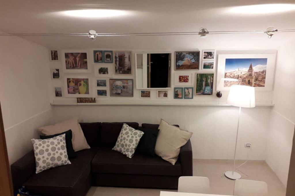 Cattaro Street - Apartment Near The Sea Bari Bagian luar foto
